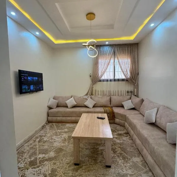 Spacious 2-Bedroom Apartment Near City Center，位于Tagadirt的酒店