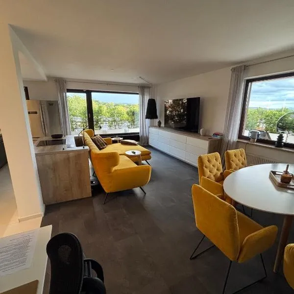 Penthouse mit Traumblick auf Teutoburger Wald - Dachterrasse, Whirlpool, Tiefgarage, Innenstadt，位于巴特萨尔茨乌夫伦的酒店