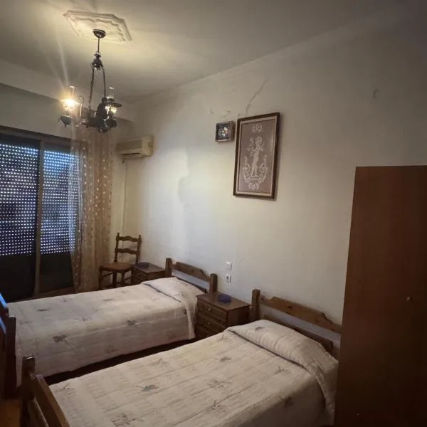 Enoikiazomena Domatia Lazaros，位于Dispilio的酒店