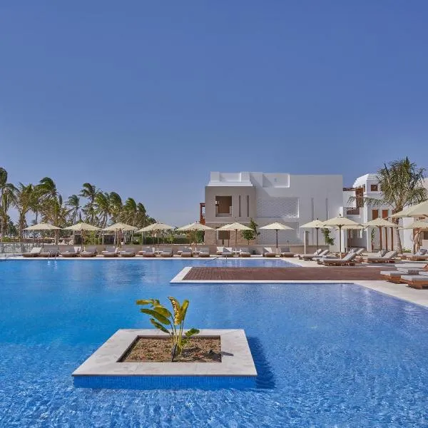 The Club by Fanar，位于塞拉莱的酒店