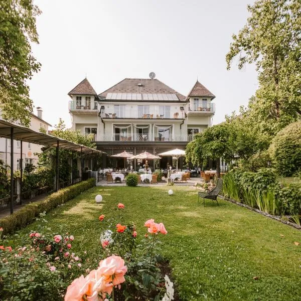 胡伯图斯霍夫酒店，位于沃尔特湖畔韦尔登的酒店