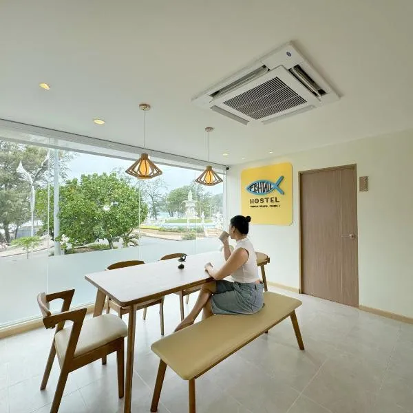 Fishtail Hostel Phuket，位于卡伦海滩的酒店
