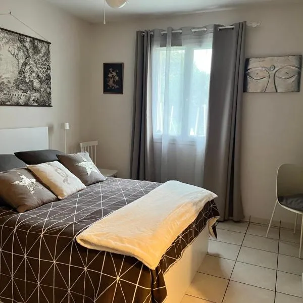 Chambre des tourterelles，位于Illats的酒店