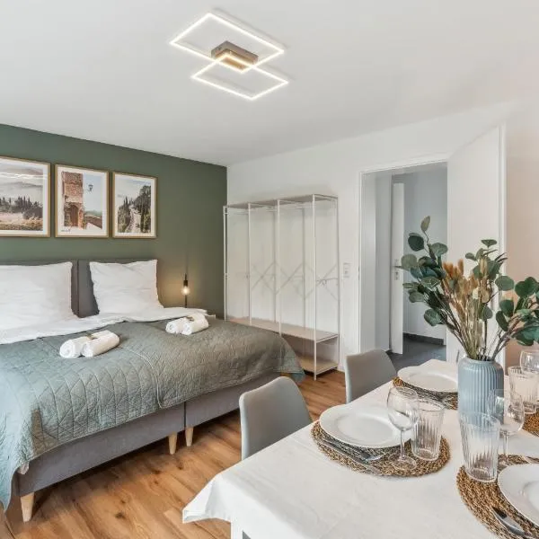 Modernes 6-Betten-Apartment mit Balkon und Parkplatz - zentrale Lage，位于阿伦的酒店