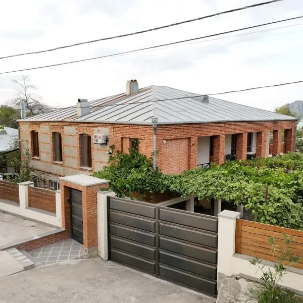 Kera，位于Dedoplis Tskaro的酒店