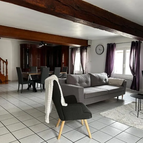 Appartement spacieux，位于Dun-le-Palestel的酒店