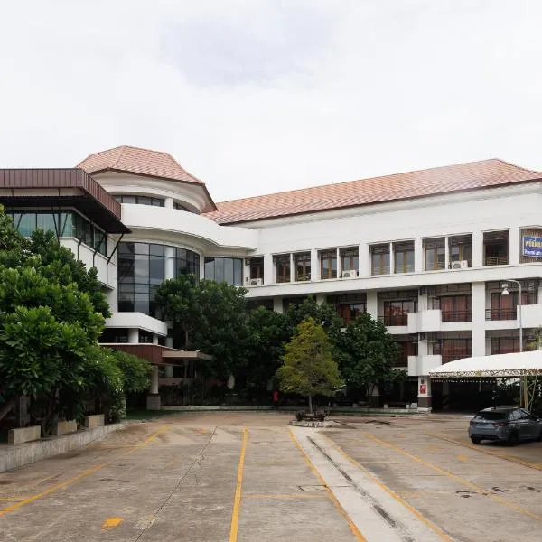 Central Place Hotel，位于Samut Sakhon的酒店