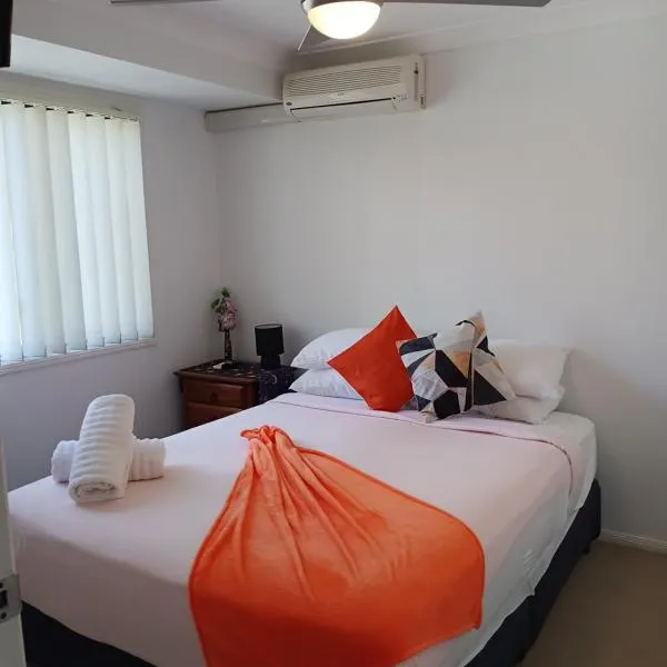 BLK Stays Guest House Deluxe Units Caboolture South，位于卡布尔彻的酒店