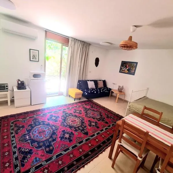 Housing unit in a spectacular village，位于Kefar Weradim的酒店