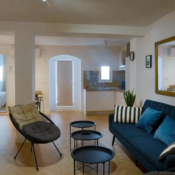 La Casa del Gallo Alojamientos by Taberna Bolero，位于蒙蒂利亚的酒店