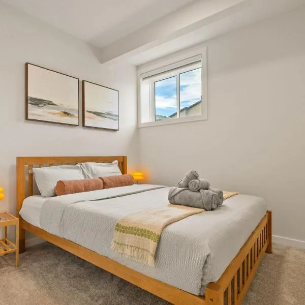 Cozy 2BR BSMT Suite with Board Games and Netflix，位于卡尔加里的酒店
