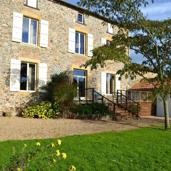 "La Maison de Villars" au coeur de la nature，位于Pressac的酒店