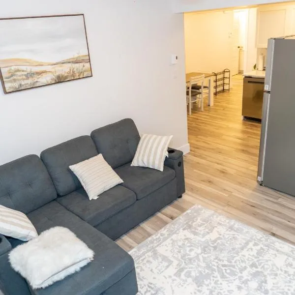 Luxury One Bedroom Private Apartment just 7 minutes from the Airport，位于迪耶普的酒店