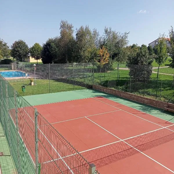 Alojamiento AJO con piscina y tenis - Ajo Palace，位于阿霍的酒店