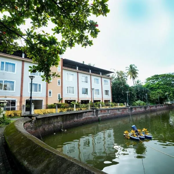 Coastal Pearl Hotel Miramar Lakeview，位于帕纳吉的酒店