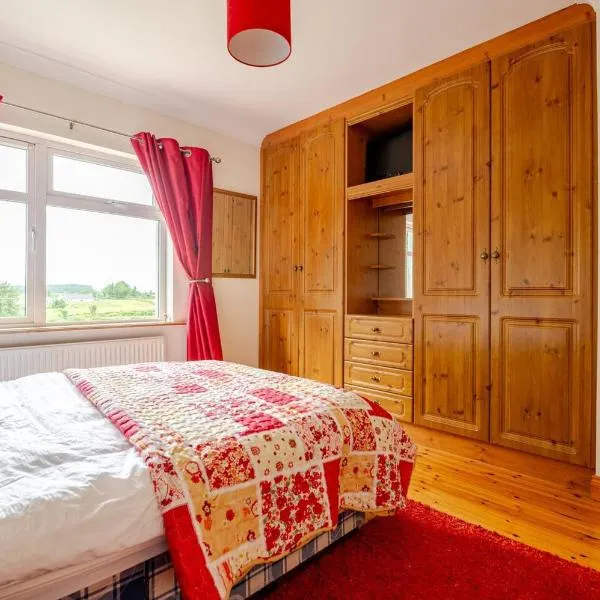 Spacious Home by Lough Rynn Castle Wedding Venue，位于莫希尔的酒店