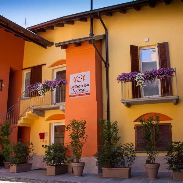 BELSORRISOVARESE Elegance City Residence Private Parking -With Reservation-，位于瓦雷泽的酒店