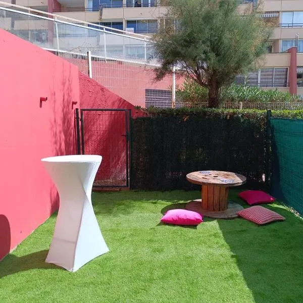 Beautiful apartment with direct beach access，位于塞特港的酒店