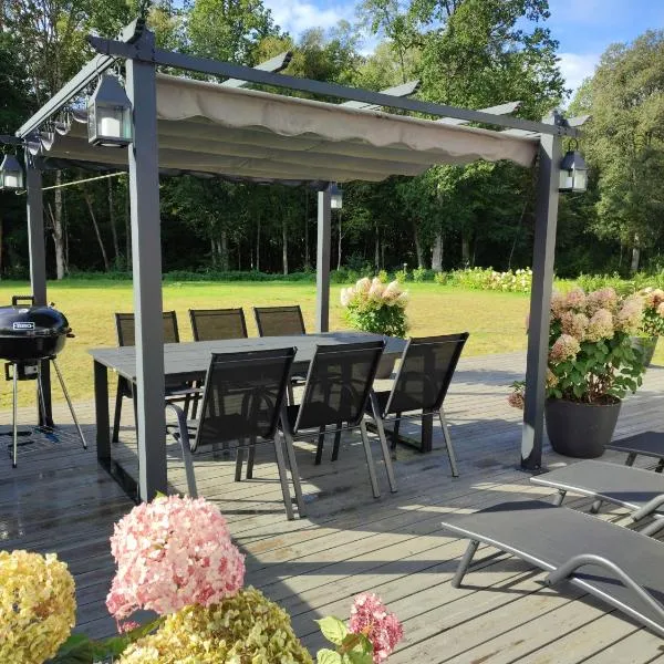 Villa near the lake sauna boat big garden，位于Ryssby的酒店