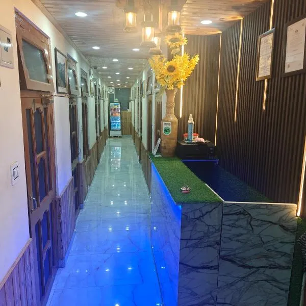 Crimson inn b&b，位于Rāmpur的酒店