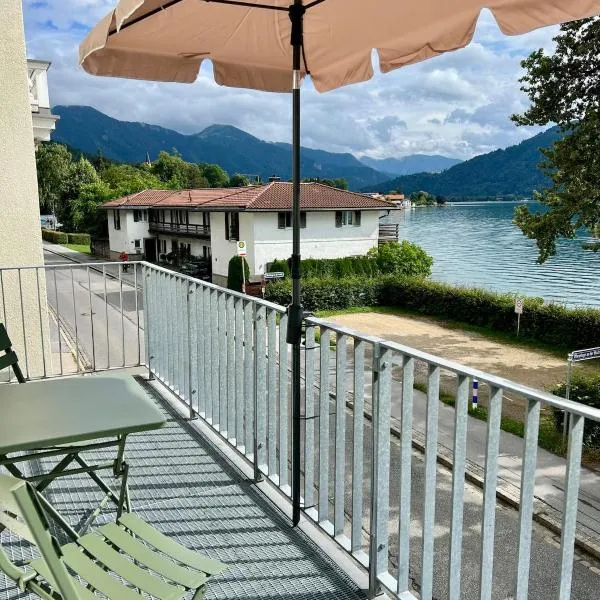 bloom - Traumlage direkt am See in Tegernsee Stadt，位于泰根塞的酒店