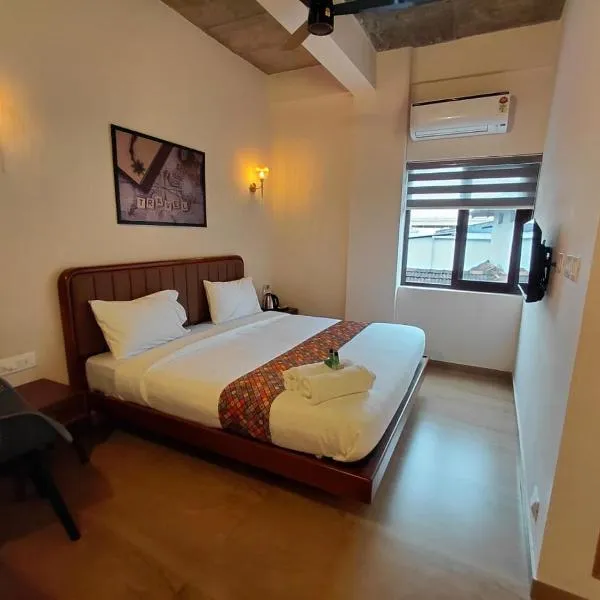Zostay Urban Retreat Deluxe Rooms & Premium Dorms，位于Manjeri的酒店