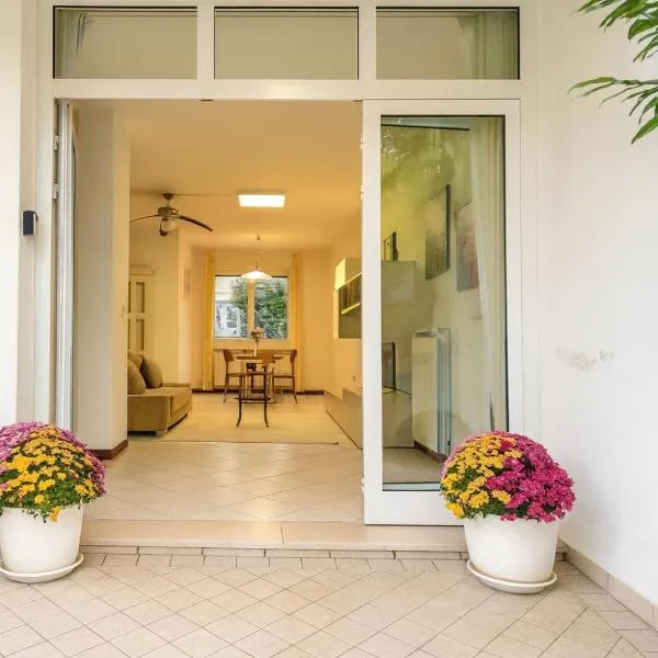 Villa Azzurro，位于利尼亚诺萨比亚多罗的酒店