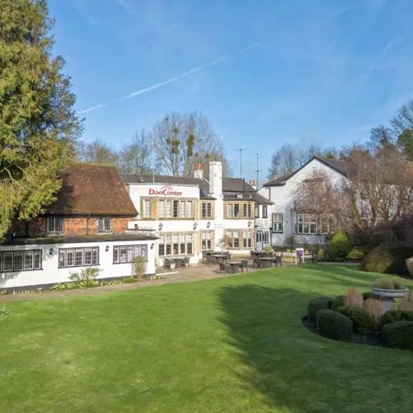 Dancenter Boutique Luxury Gatwick Airport，位于多尔金的酒店