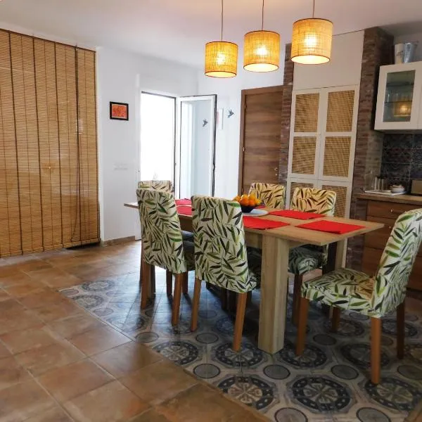 Casa Linda，位于Almáchar的酒店