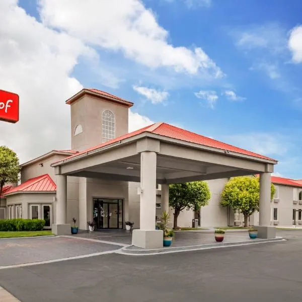 Red Roof Inn Dumas，位于杜马的酒店