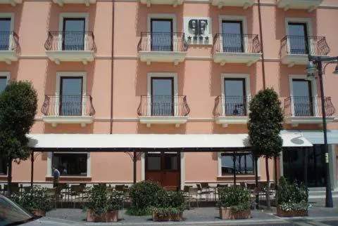 帕拉索方缇酒店，位于Migliarello的酒店