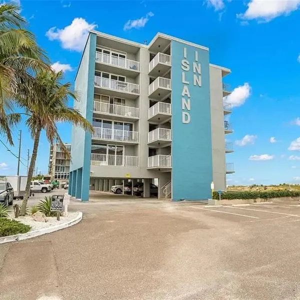 Island Inn Beach Resort，位于圣徒皮特海滩的酒店