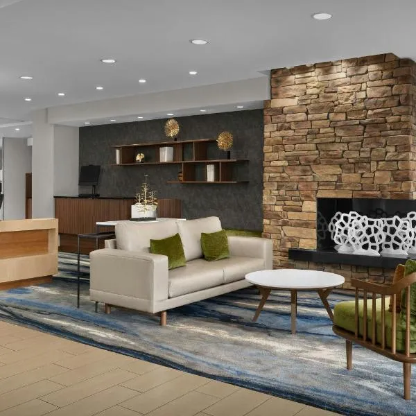 费耶特维尔北万豪费尔菲尔德客栈套房酒店，位于费耶特维尔的酒店