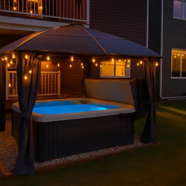 Urban Utopia - Hot Tub - King Bed - BBQ - Sleeps 16 - Garage，位于埃德蒙顿的酒店