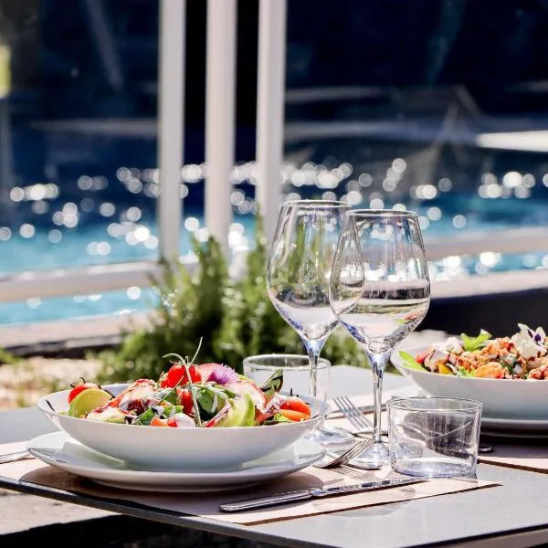 水星帕帕莱斯波特酒店，位于波城的酒店