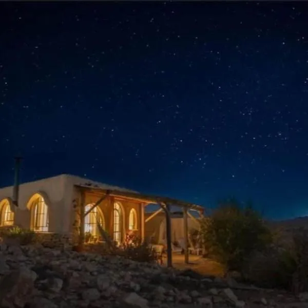המצפה-אירוח מדברי בעזוז，位于‘Ezuz的酒店