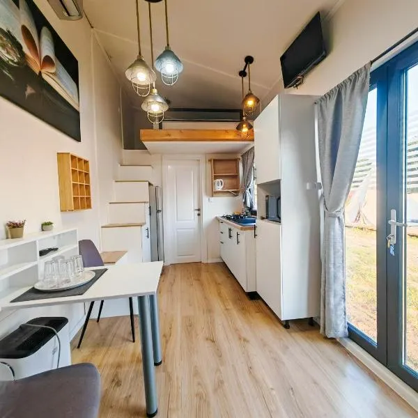 Pura Vida Downtown Tiny houses，位于布加勒斯特的酒店