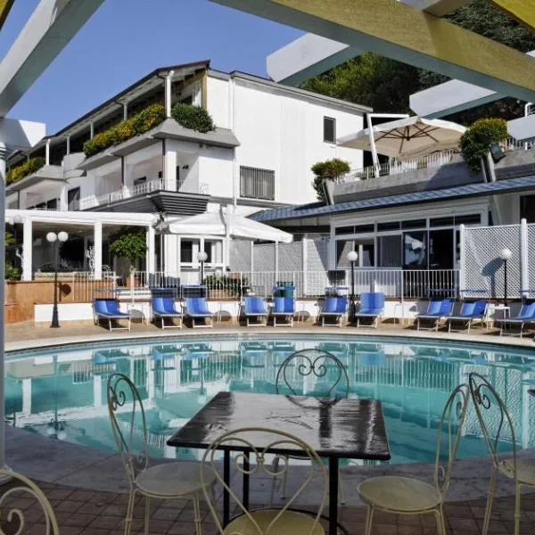Hotel Villa Poseidon & Events，位于萨莱诺的酒店