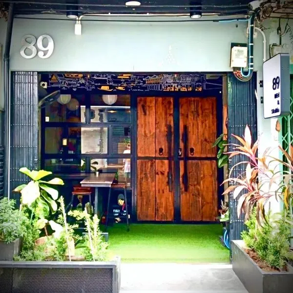89 Bed & Studio Hostel，位于Godown的酒店