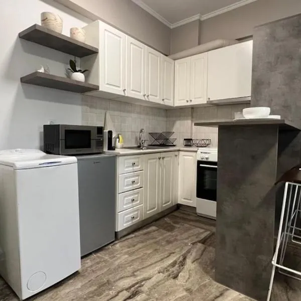 Zoufi's Studio in the Heart of the Old Town，位于帕特雷的酒店