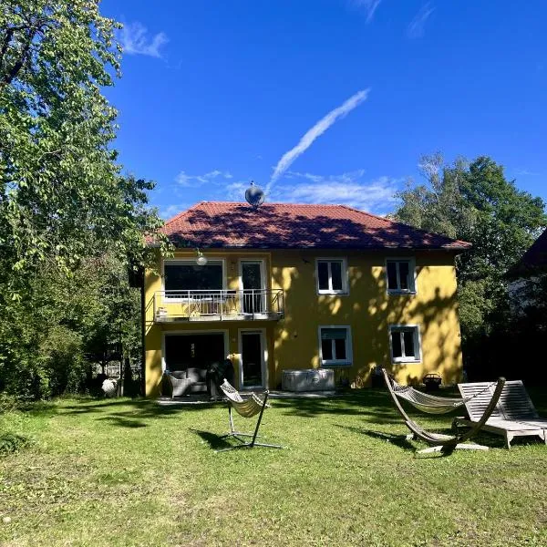 Large Munich house with 4 bedrooms in a quiet and greened villa area near Munich，位于慕尼黑的酒店