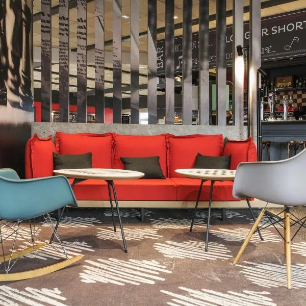 法莱斯诺曼底大学宜必思酒店，位于法莱斯的酒店