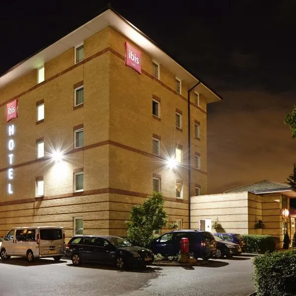 伦敦瑟罗克M25宜必思酒店，位于格雷斯瑟罗克的酒店