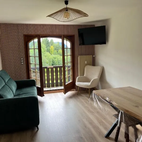 Studio cosy proche du centre，位于莱热的酒店