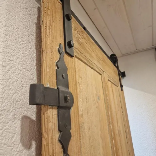 Mirchel Pintli Zimmer 1, Hotel und Restaurant，位于采齐维尔的酒店