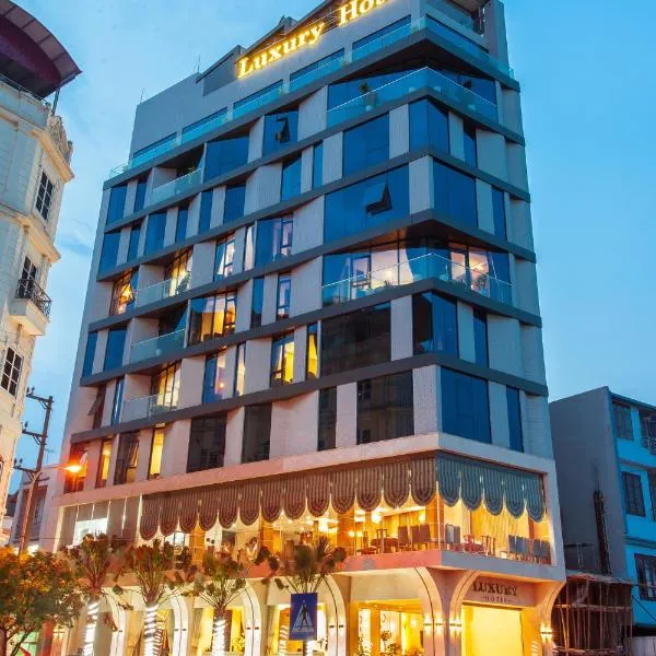杜松奢华酒店，位于Phủ Từ Sơn的酒店