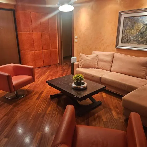 Luxury room，位于苏尔莫纳的酒店