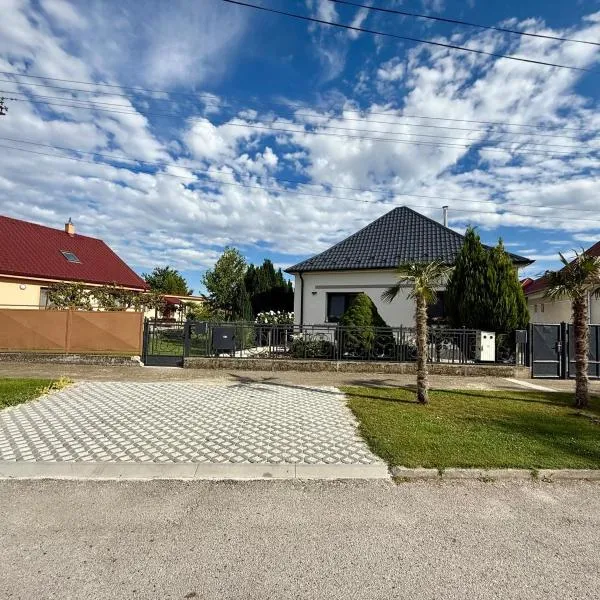 Kalinkovo a whole new house close to X Bionic 10min，位于Kalinkovo的酒店