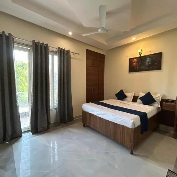 Hotel Future Inn and Banquet，位于诺伊达的酒店