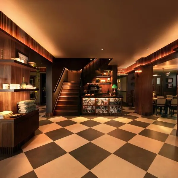 Hotel Albatross，位于欧申格罗夫的酒店